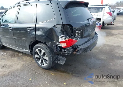 2017 Subaru Forester 2.5I Premium z USA, uszkodzony, nr VIN JF2SJAEC6HH542538